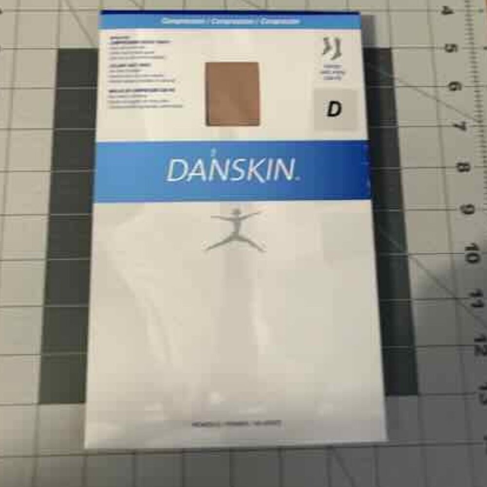 Danskin Compression Tights Size D Light Toast NWT
